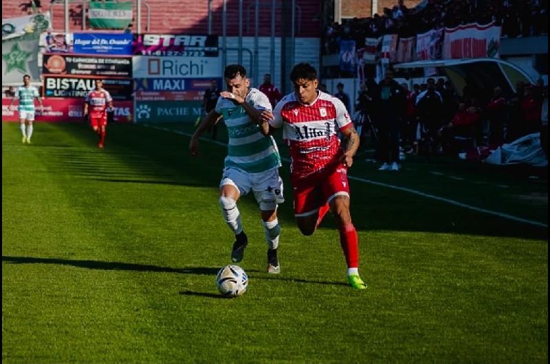 El insoacutelito gol en contra de Ferro ante Moroacuten que se hizo viral en las redes