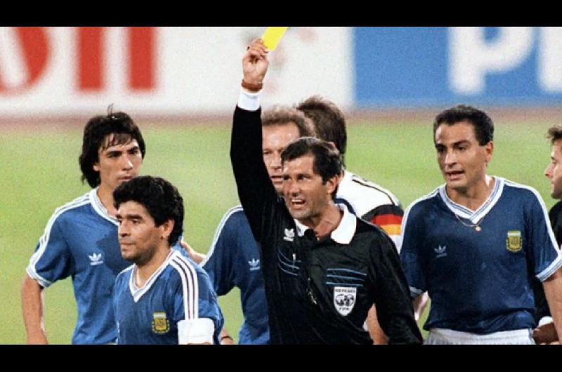 Los aacuterbitros que se retiraron tras dirigir una final del mundo