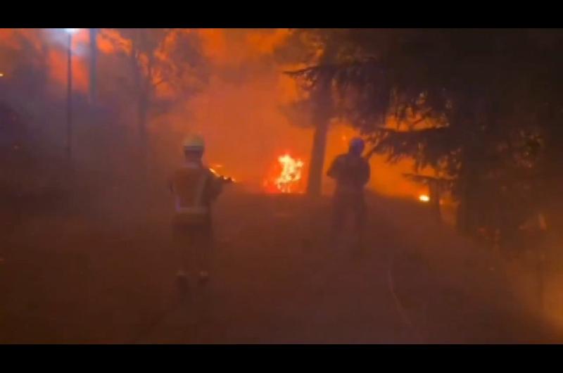 Maacutes de 300000 evacuados por incendios en Espantildea y Francia- despliegan el A400M con kit antiincendios