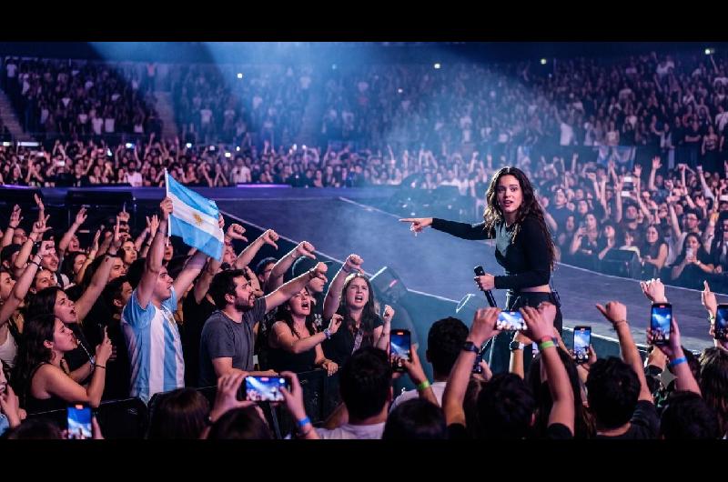Rosaliacutea hizo enojar a los chilenos y no afloja la tensioacuten con los argentinos- el nuevo papeloacuten de la cantante