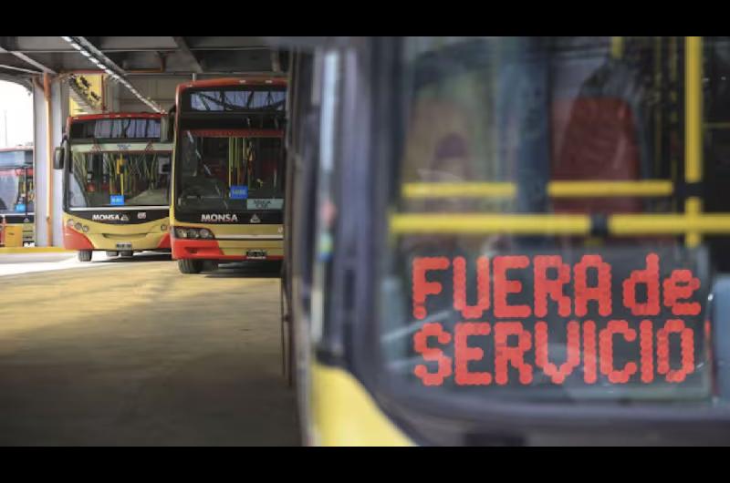 Paro de colectivos de la UTA- cuaacutendo comienza doacutende afecta y quieacutenes tendraacuten problemas para viajar