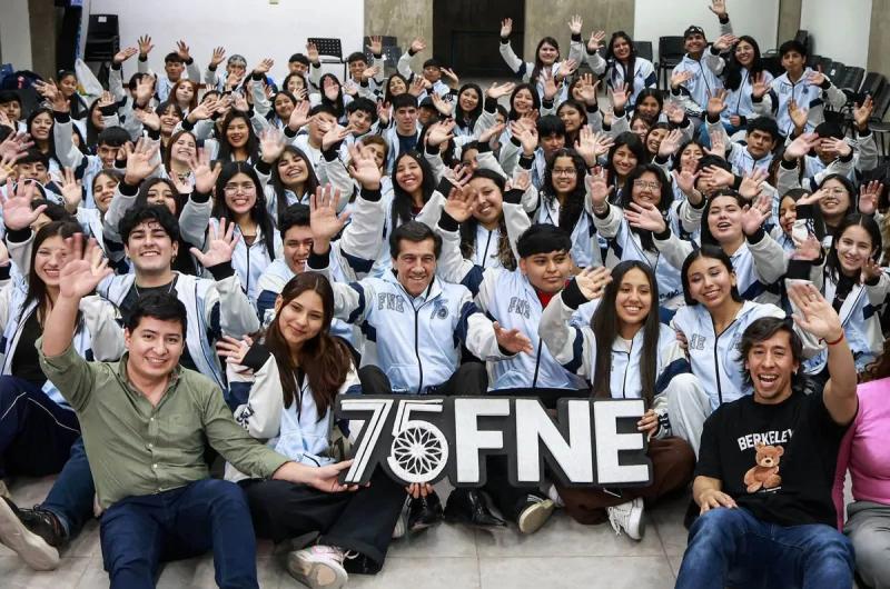 Camperas de la Comisioacuten Estudiantil de la FNE