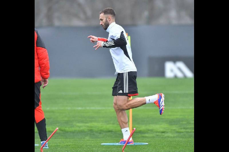 Con Otamendi a la cabeza el vestuario de River pidioacute el regreso de Germaacuten Pezzella
