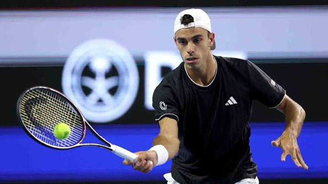 Ceruacutendolo se salvoacute por el retiro de su rival y avanzoacute a cuartos de final en el ATP 250 de Los Cabos