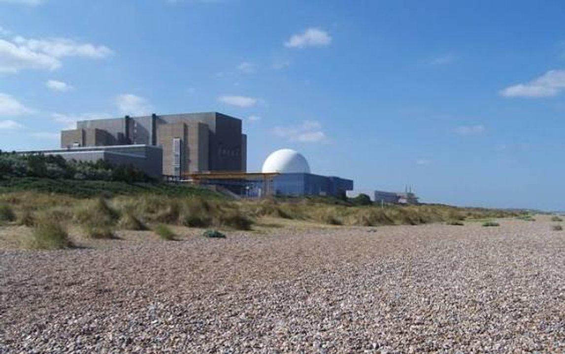 Alerta en Inglaterra- 90 bomberos combaten incendio cerca de la central nuclear Sizewell B