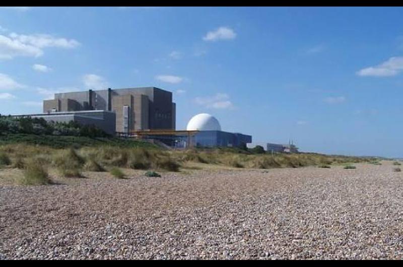 Alerta en Inglaterra- 90 bomberos combaten incendio cerca de la central nuclear Sizewell B