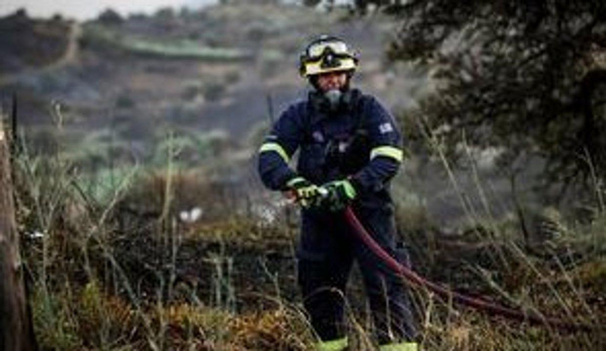 Grecia- los fuertes vientos reavivaron incendios y provocan evacuaciones
