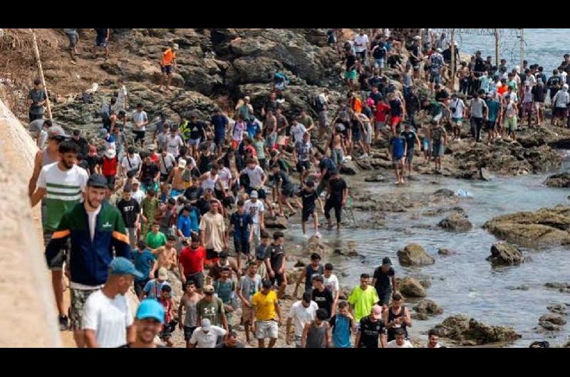 Espantildea- murieron 57 migrantes y cerca de 53000 ya salieron de Ceuta