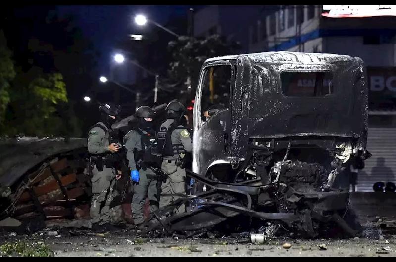 Colombia- un coche bomba explotoacute a diacuteas de la asuncioacuten presidencial