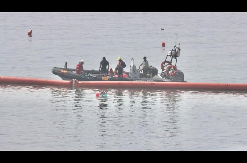 Espantildea instala una barrera flotante en Ceuta y la UE convoca una reunioacuten de emergencia por la crisis migratoria