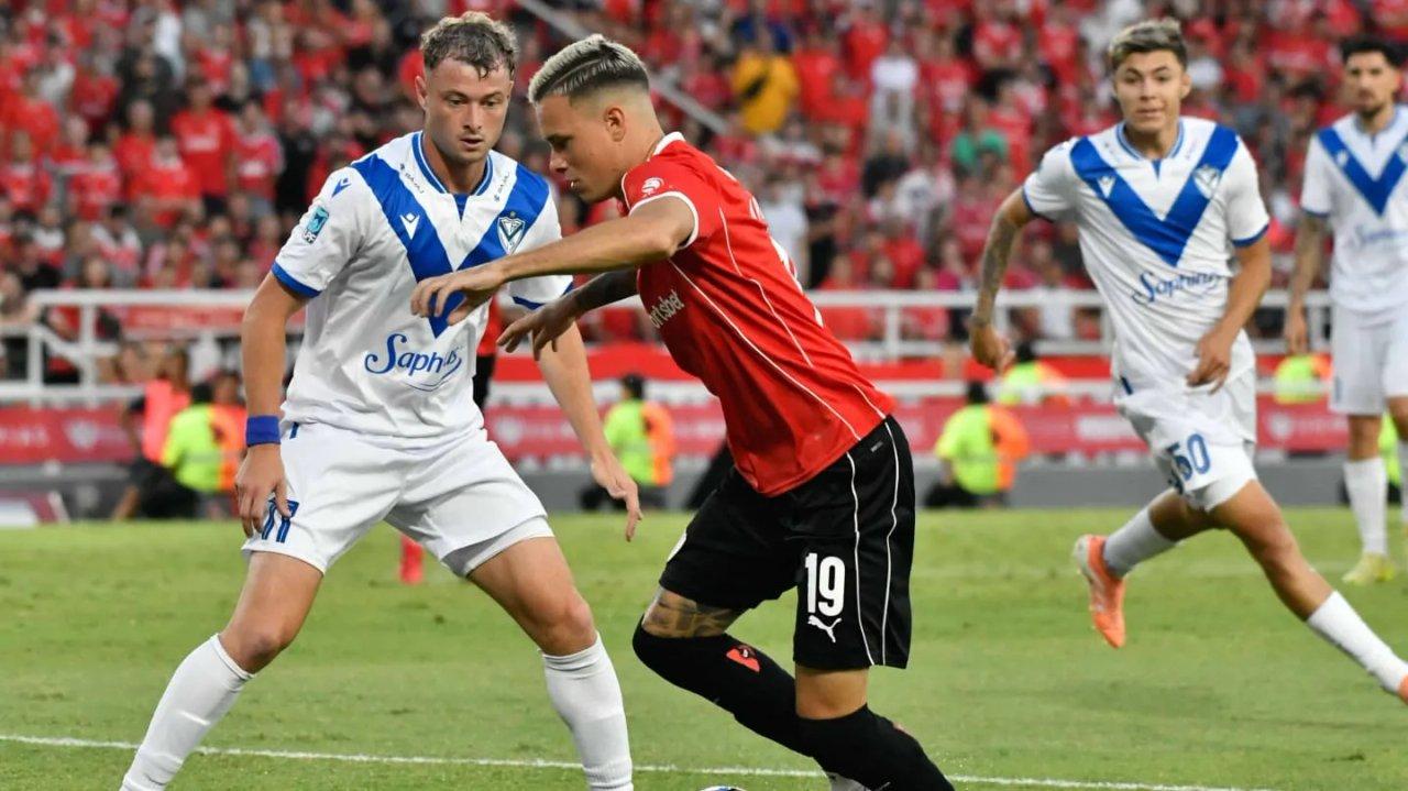 Veacutelez e Independiente se enfrentan en Liniers con puntaje perfecto en juego