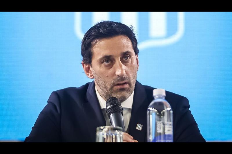 Los iacutedolos a los que insultaron en la cancha- cuando la crisis tambieacuten alcanza a los referentes