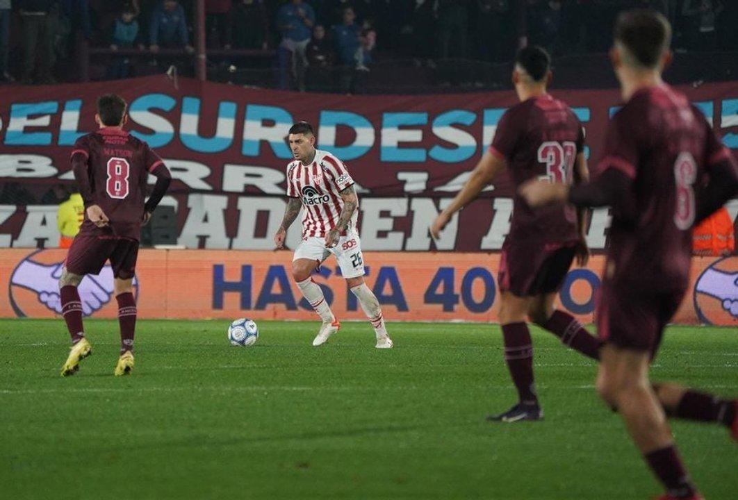 Instituto consiguioacute un agoacutenico triunfo ante Lanuacutes por el Torneo Clausura