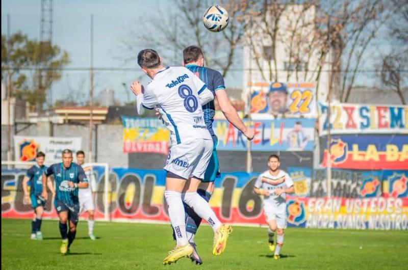 Gimnasia de Jujuy y Ferro fueron derrotados pero continuacutean como punteros de sus zonas