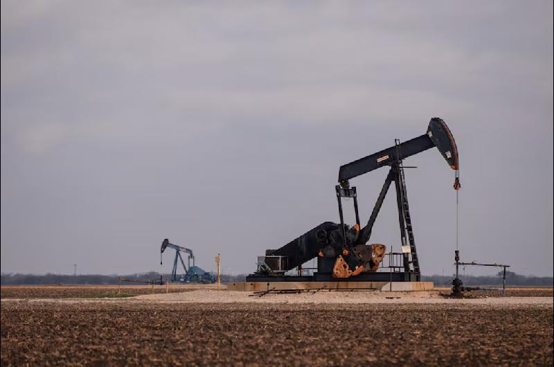 El petroacuteleo cae hasta 7-en-porciento- tras anuncio de nuevas negociaciones entre Estados Unidos e Iraacuten