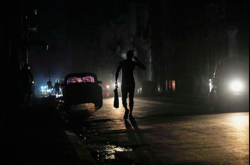 Cuba- una falla en la red eleacutectrica dejoacute a oscuras a toda la isla