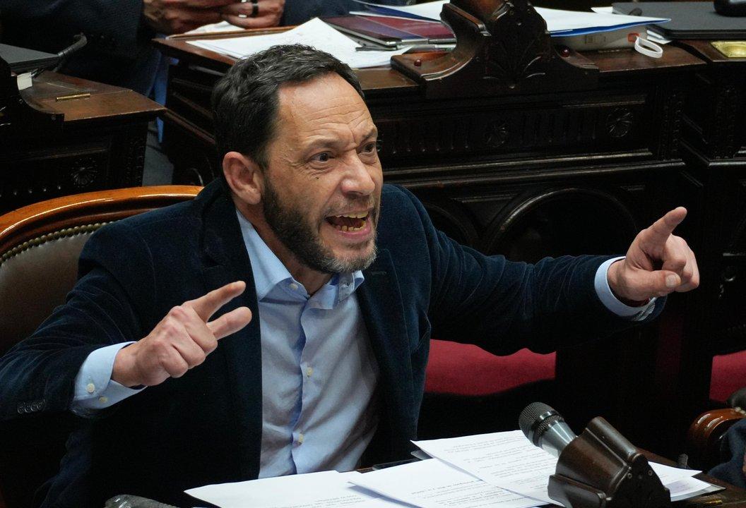 Ferraro dice que Milei ldquodesvariacuteardquo y tiene ldquouna mirada de conspiracioacuten permanenterdquo