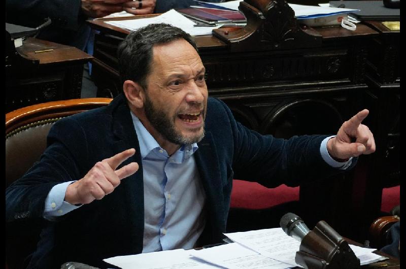Ferraro dice que Milei ldquodesvariacuteardquo y tiene ldquouna mirada de conspiracioacuten permanenterdquo