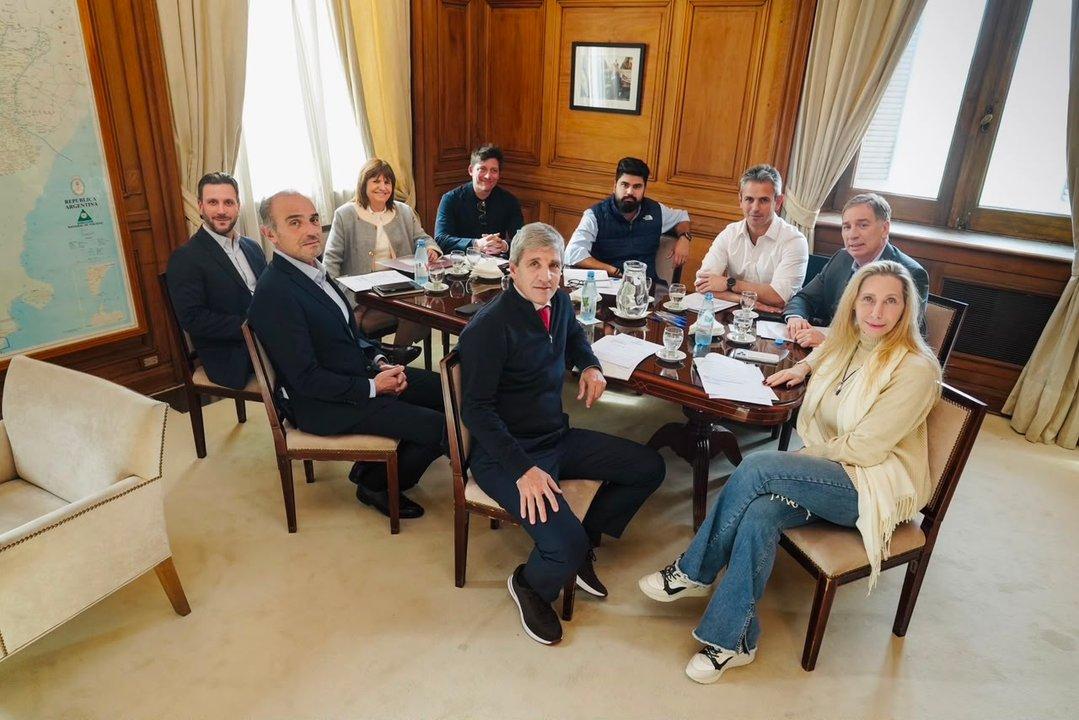 Tras el receso del Congreso la mesa poliacutetica se reuacutene para relanzar la gestioacuten legislativa 