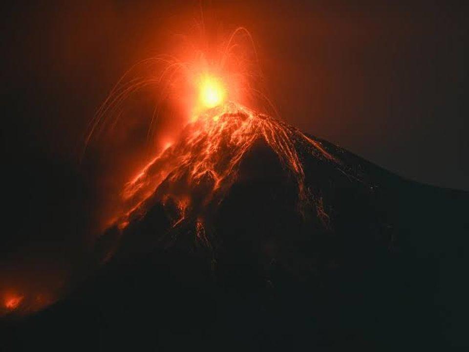 Guatemala declaroacute la alerta naranja por la erupcioacuten del volcaacuten de Fuego