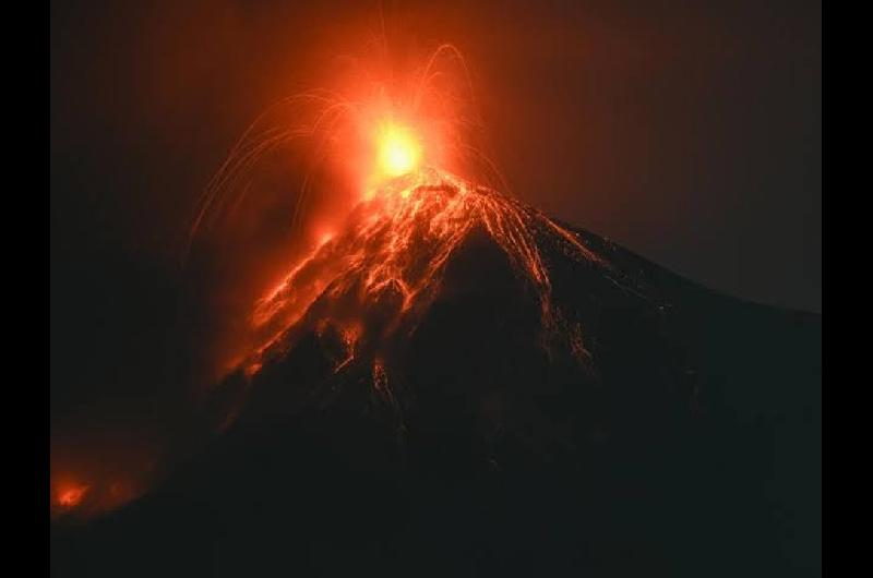 Guatemala declaroacute la alerta naranja por la erupcioacuten del volcaacuten de Fuego