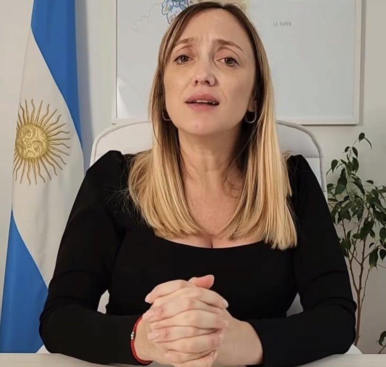 Villarruel autorizoacute a Fernaacutendez Sagasti embarazada de ocho meses a participar de la sesioacuten de forma remota