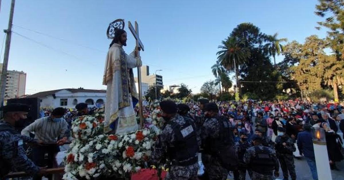 La feligresiacutea jujentildea honra al Santiacutesimo Salvador