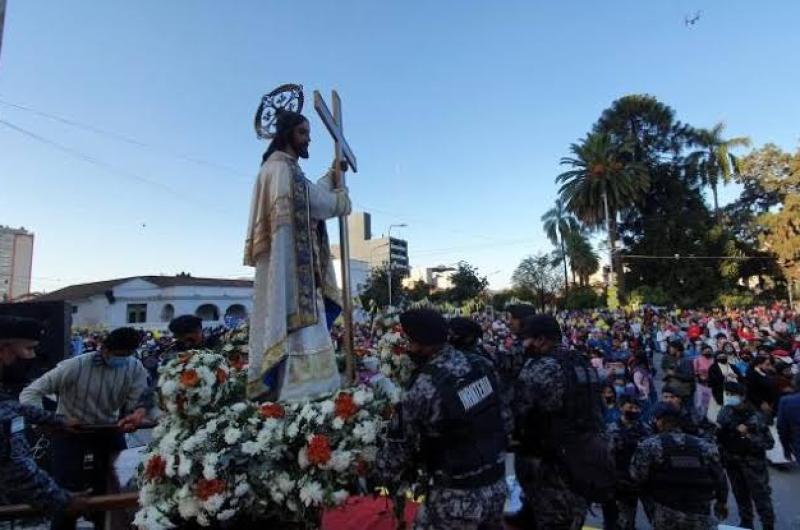 La feligresiacutea jujentildea honra al Santiacutesimo Salvador