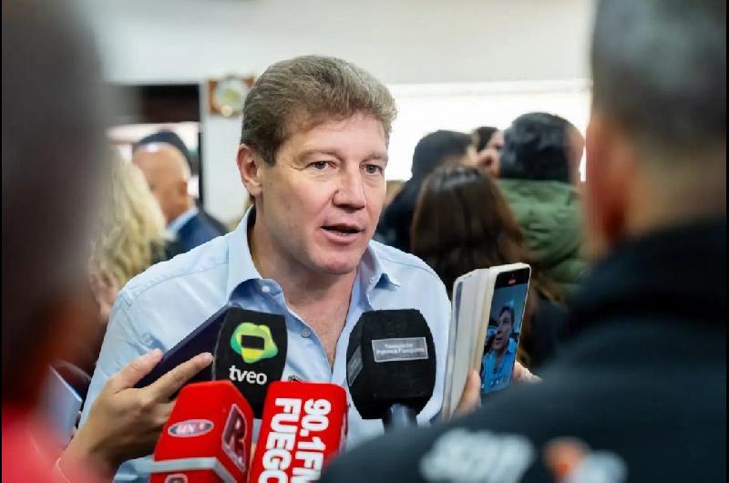 Melella no evitoacute el paro indefinido y Tierra del Fuego quedoacute sin clases tras el receso