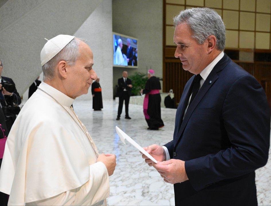 El canciller Quirno celebroacute la confirmacioacuten de la visita del papa Leoacuten XIV a la Argentina