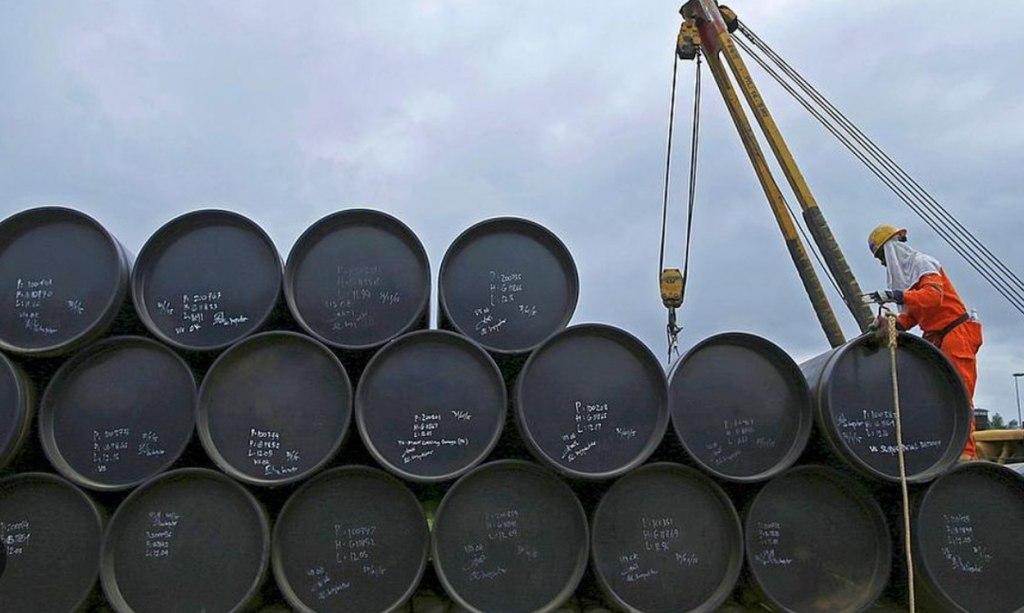 El precio del petroacuteleo cae por debajo de los US80 tras un acuerdo en Medio Oriente