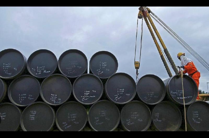 El precio del petroacuteleo cae por debajo de los US80 tras un acuerdo en Medio Oriente