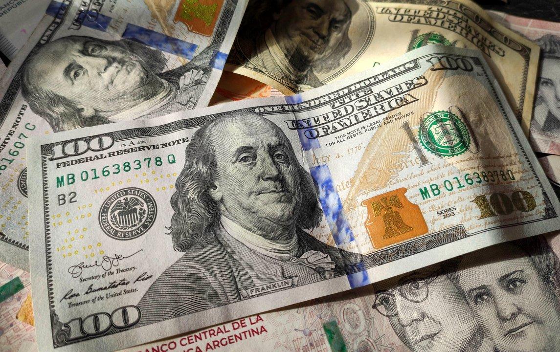 Tercer avance consecutivo del doacutelar mayorista y el del Banco Nacioacuten