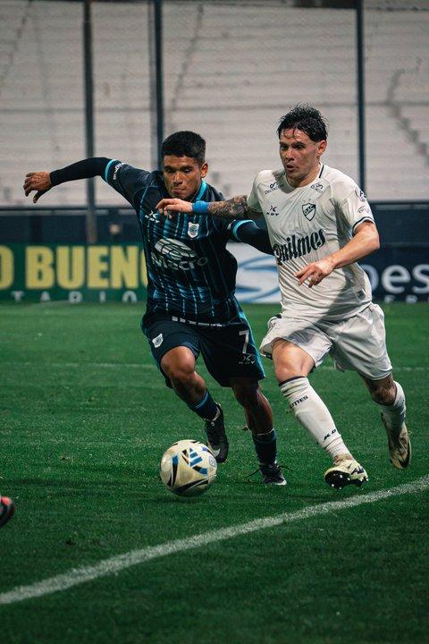 Gimnasia de Jujuy perdioacute con Quilmes y no pudo alejarse en la punta de la Primera Nacional