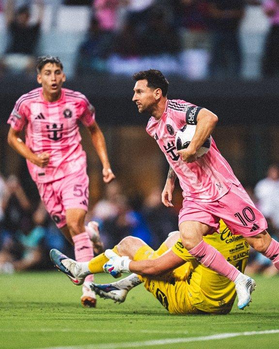Con doblete de Messi el Inter Miami abrioacute la Leagues Cup con un triunfo ante San Luis