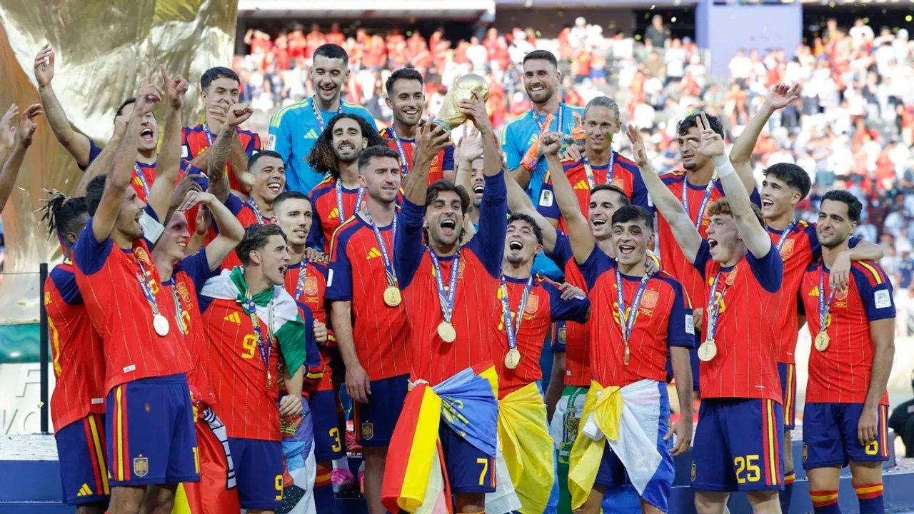 Un jugador de la seleccioacuten de Espantildea cumplioacute su promesa por haber salido campeoacuten en el Mundial 2026
