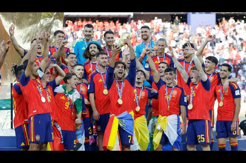 Un jugador de la seleccioacuten de Espantildea cumplioacute su promesa por haber salido campeoacuten en el Mundial 2026
