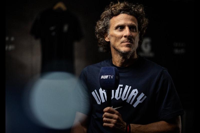 Diego Forlaacuten fue presentado como entrenador de Uruguay