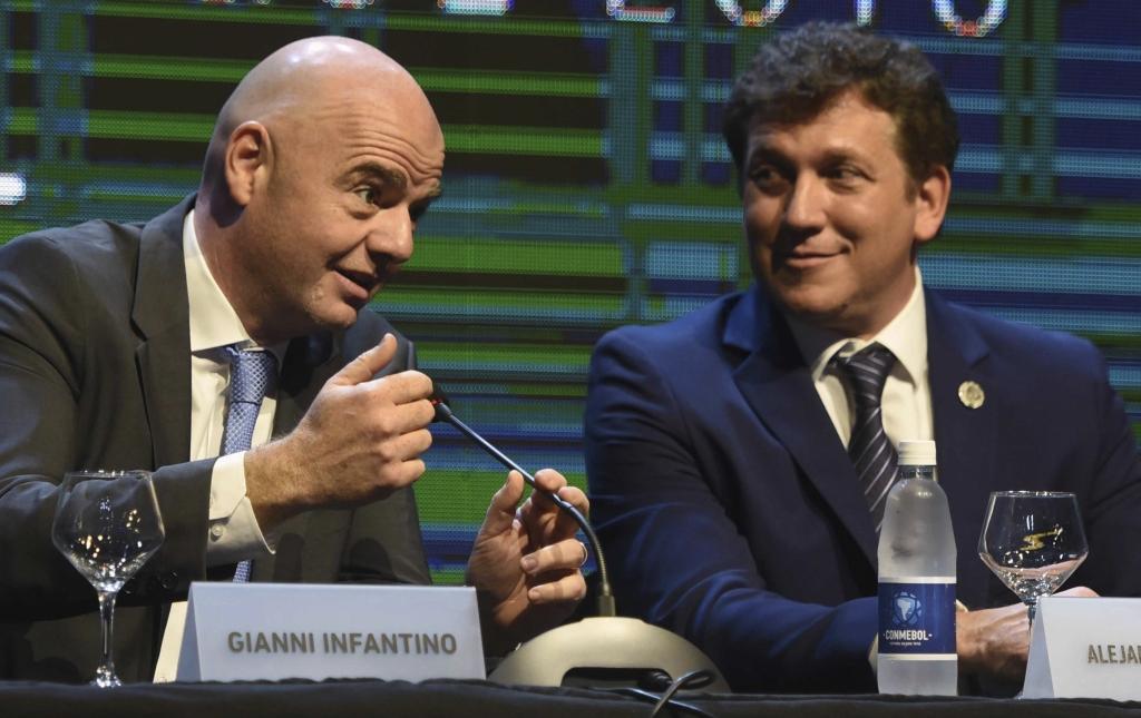 Conmebol respaldoacute las disculpas de la FIFA pero rechazo el poyecto de privatizacioacuten del Mundial
