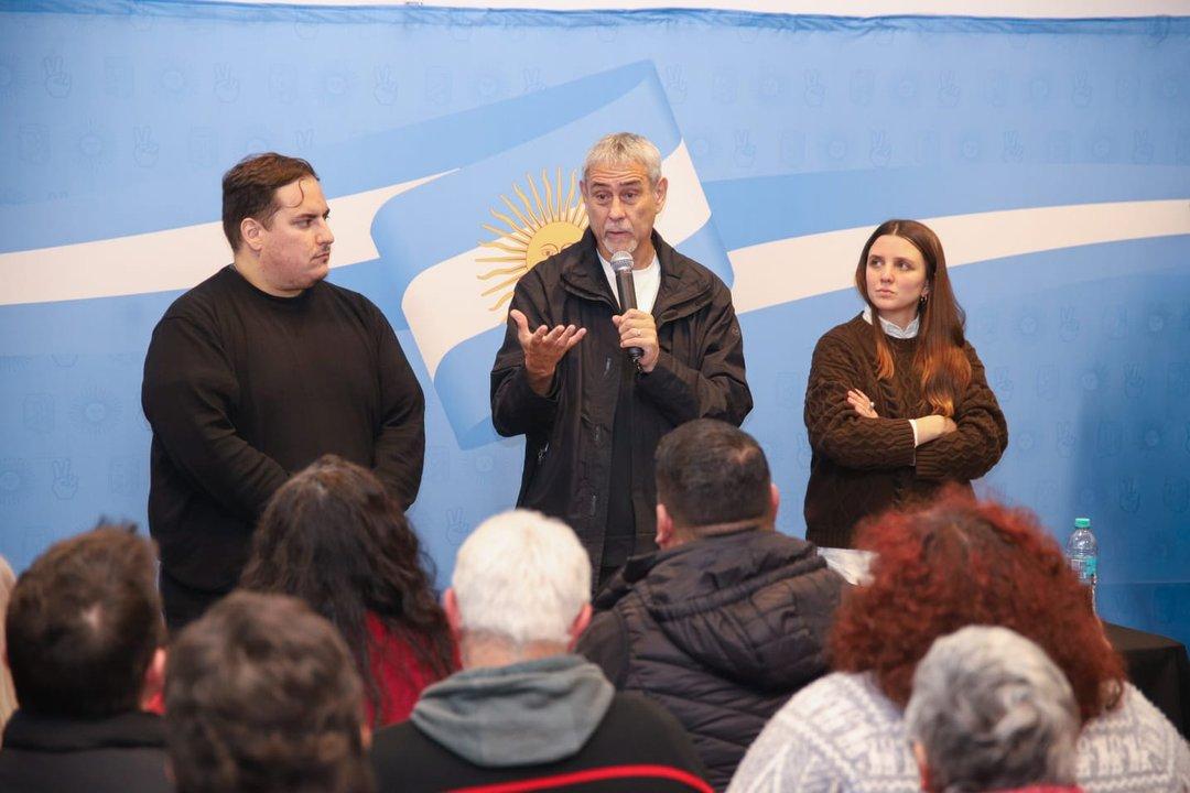 Ferraresi recorrioacute San Miguel y planteoacute construir ldquomayoriacuteas desde abajordquo en la provincia