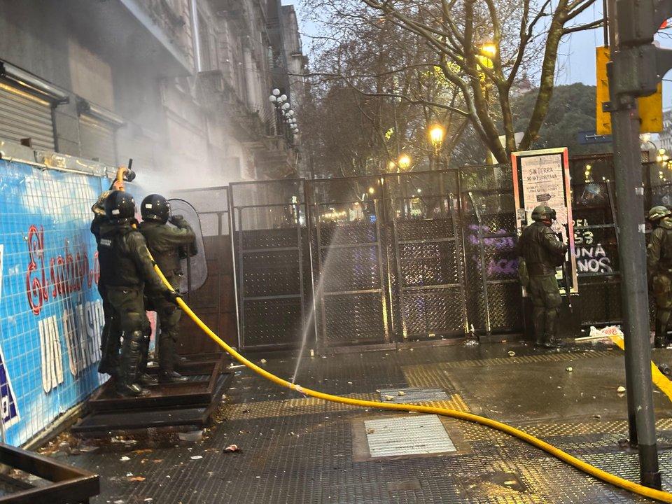 Incidentes frente al Congreso- detenidos durante la protesta contra la Ley de Propiedad Privada