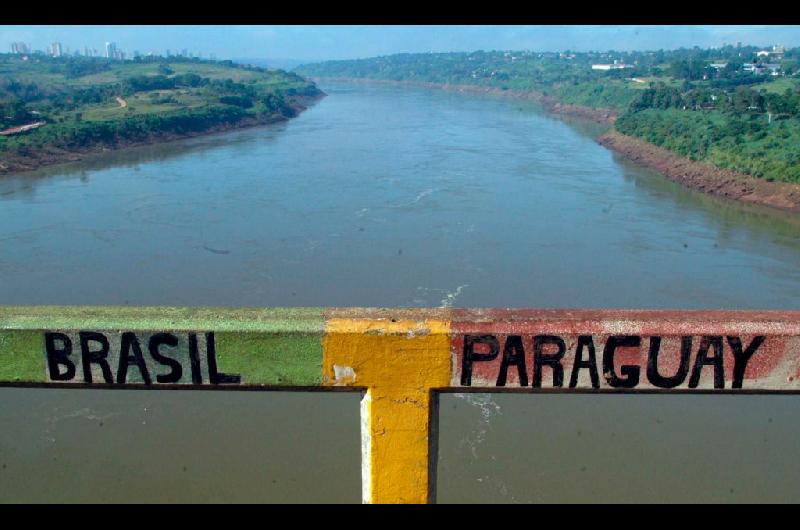 Politoacutelogo brasilentildeo afirma que Hezbolaacute opera en la Triple Frontera