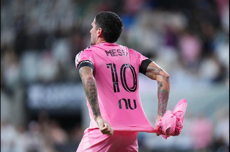 El emotivo homenaje de De Paul a Messi tras la muerte de su papaacute