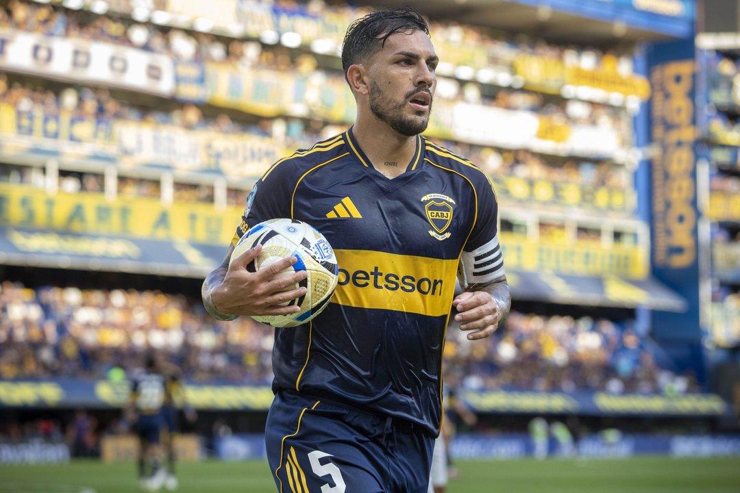 Paredes viajaraacute a Rosario para acompantildear a Messi tras la muerte de su papaacute