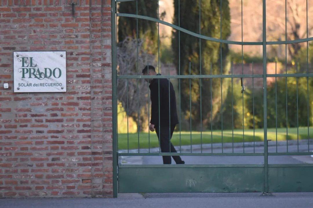 Blindan el cementerio para evitar drones y miradas en el funeral de Jorge Messi
