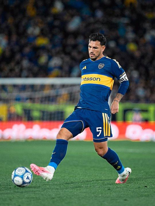 La policiacutea reprimioacute a los hinchas de Boca en el partido ante Veacutelez