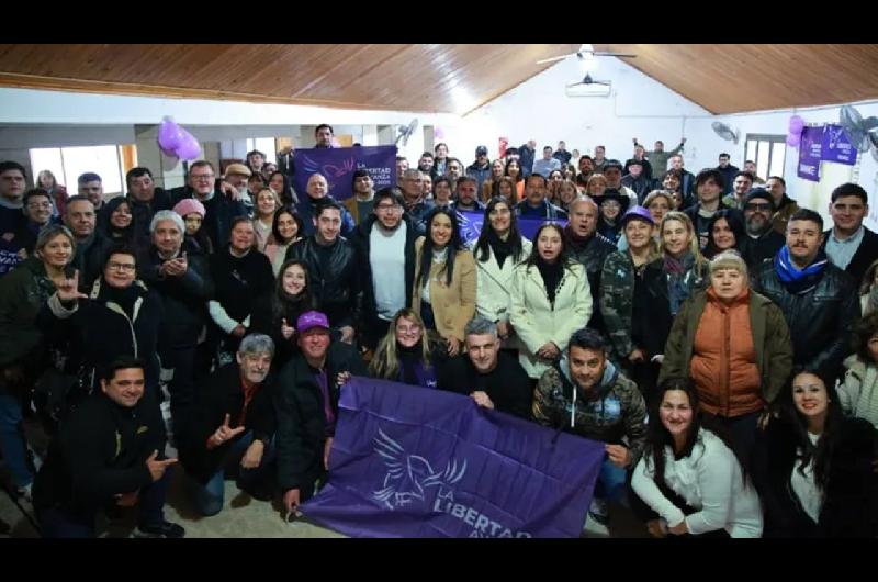 Tensioacuten en Coloacuten- una mujer insultoacute a los gritos a simpatizantes de La Libertad Avanza