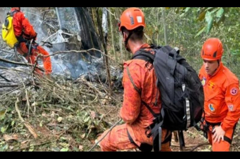 Tragedia en Riacuteo de Janeiro- un viaje familiar de 15 antildeos terminoacute con cuatro muertos al caer un helicoacuteptero