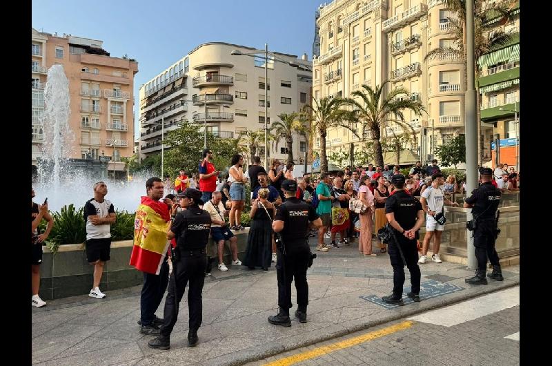 Miles de manifestantes salen a las calles en Ceuta para protestar por la crisis migratoria