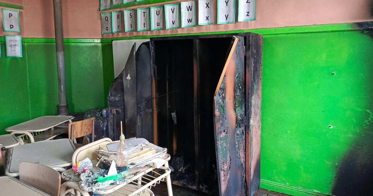 Vaacutendalos incendiaron parte de una escuela en La Quiaca 